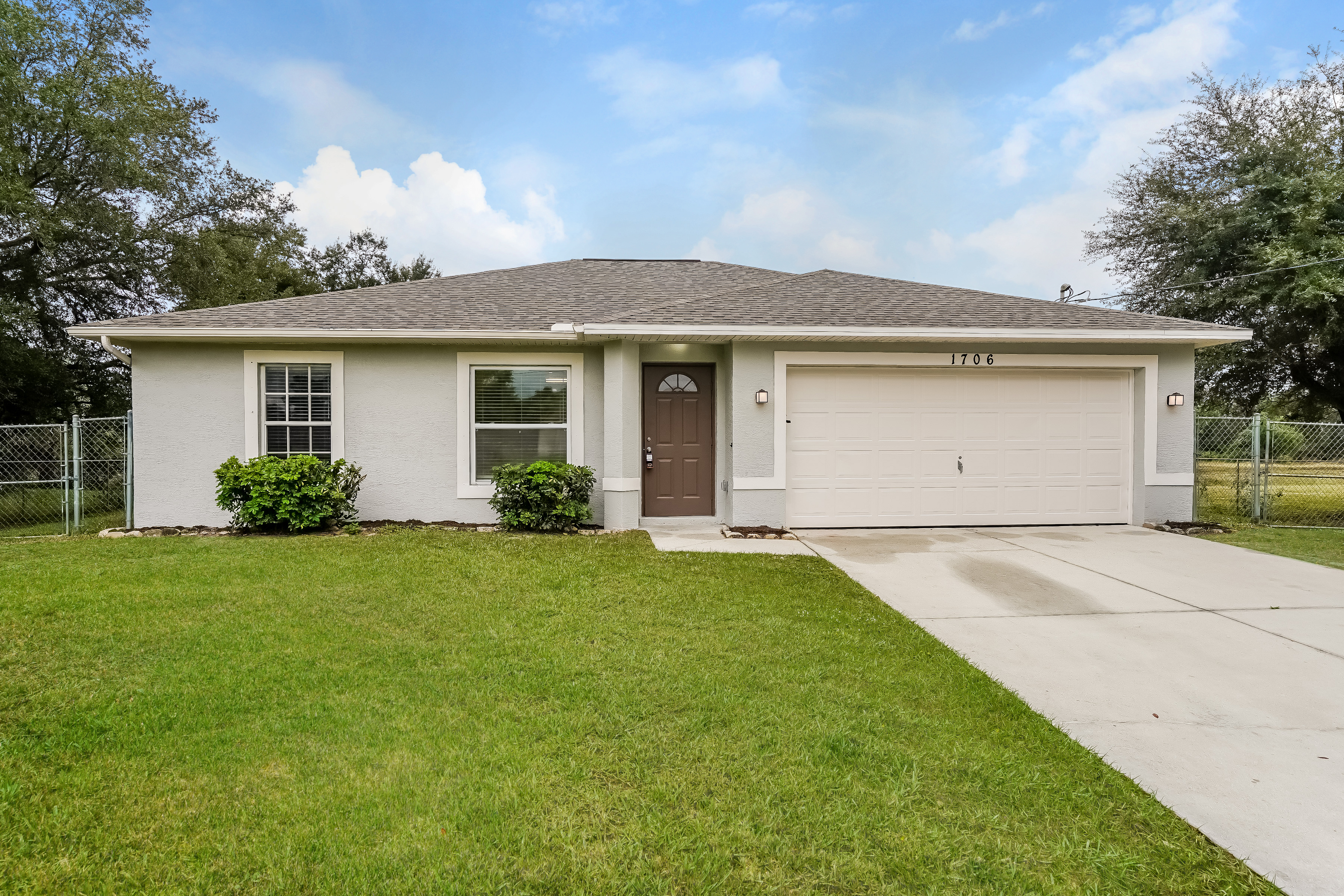 1706 unice ave n lehigh acres, FL 33971